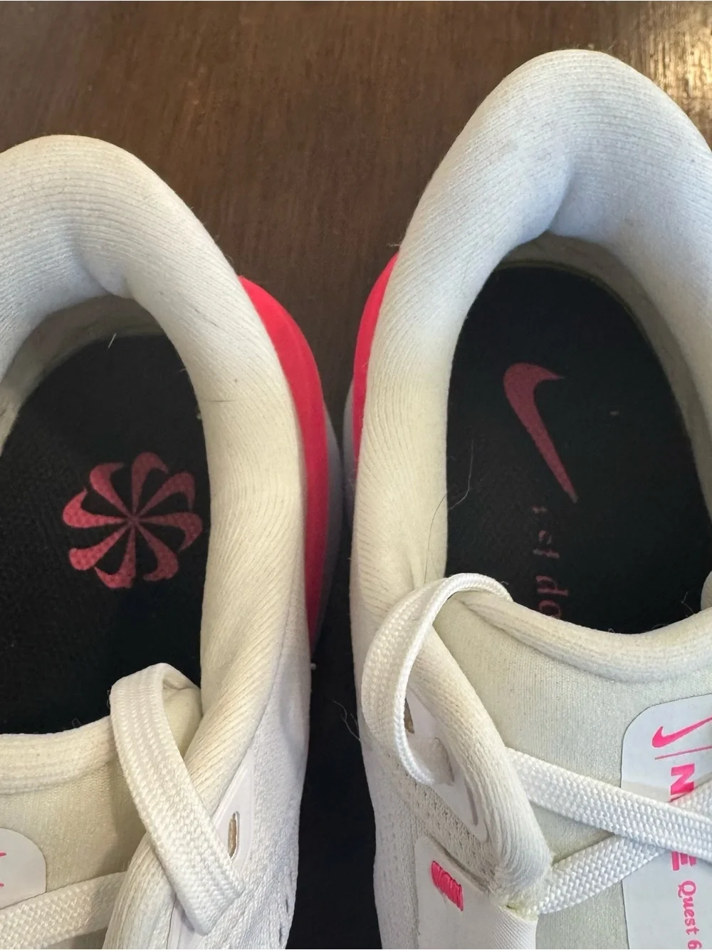 Nike Quest 6 Retro Women's Athletic Running Gym Low Top Sneaker Pink/White 10.5